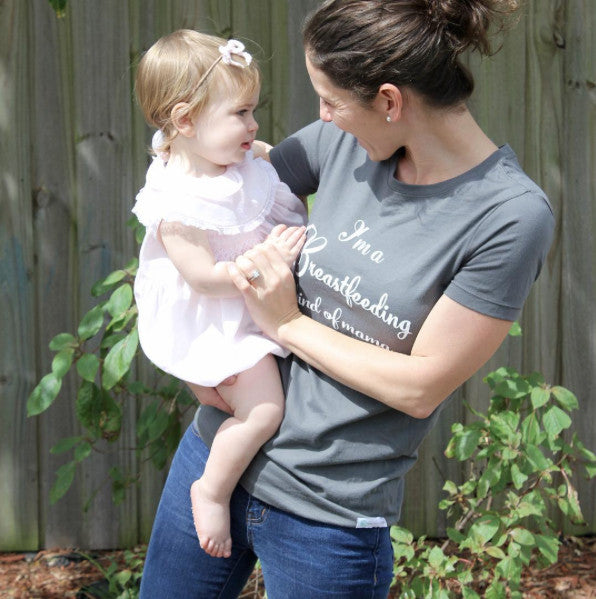 "I'm a Breastfeeding kind of mama®" T-shirt in Gray